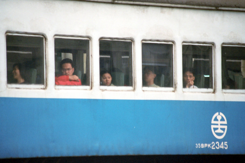 台灣鐵路旅遊攝影台中火車站月台旅客2002年之前攝影照片14